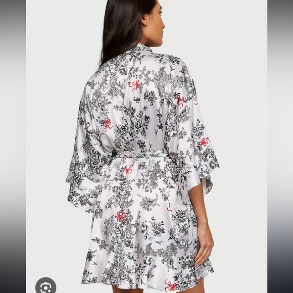 Victoria’s Secret Soft Flounce Robe - Picture 2 of 3